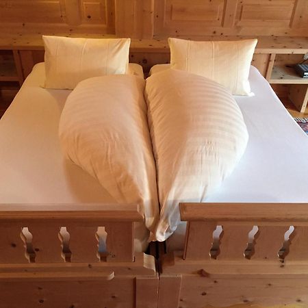 Hotel Chasa Sofia Scuol Rum bild