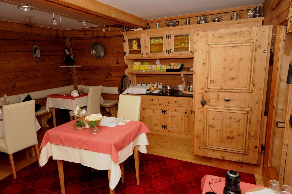 Hotel Chasa Sofia Scuol Exteriör bild
