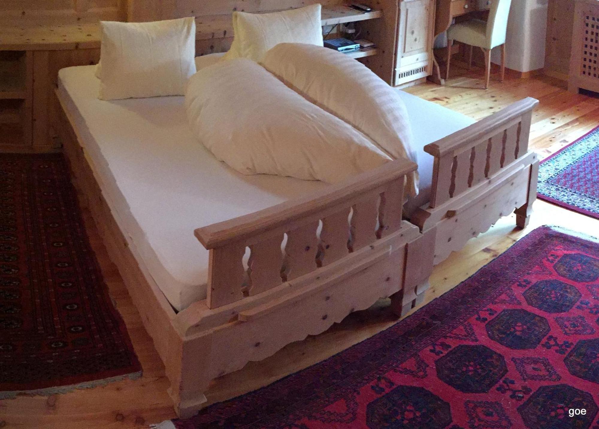 Hotel Chasa Sofia Scuol Rum bild